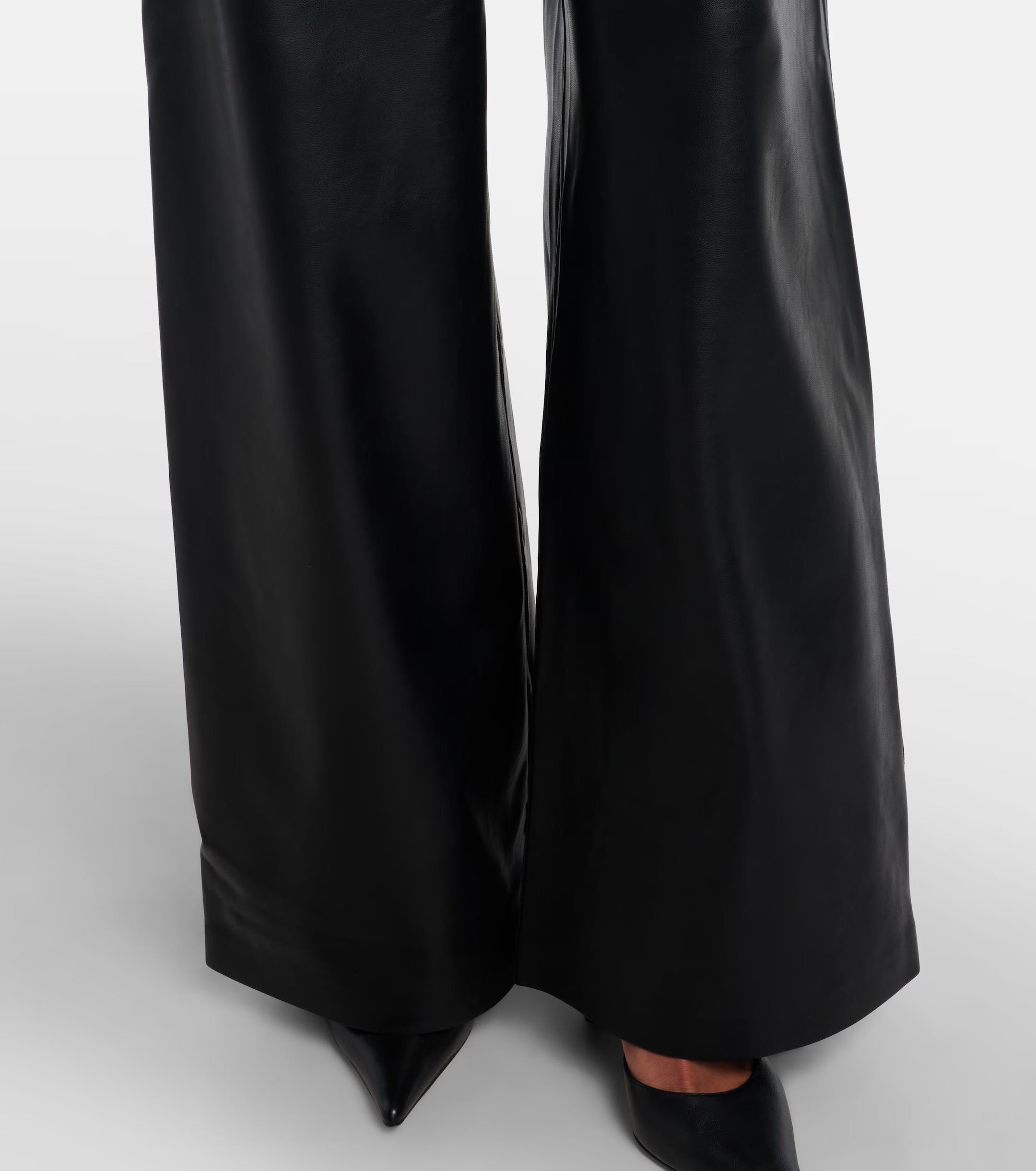 Sienna Noir women's jet black genuine Nappa lambskin leather jumpsuit featuring a trench coat style notch collar, chest storm flap, shoulder epaulettes, self-tie leather waist belt, wide-leg trousers, and custom made-to-measure fitting across the UK, USA, and Australia.bottom